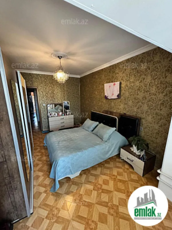 Satılır 3 otaqlı köhnə tikili 100 m²