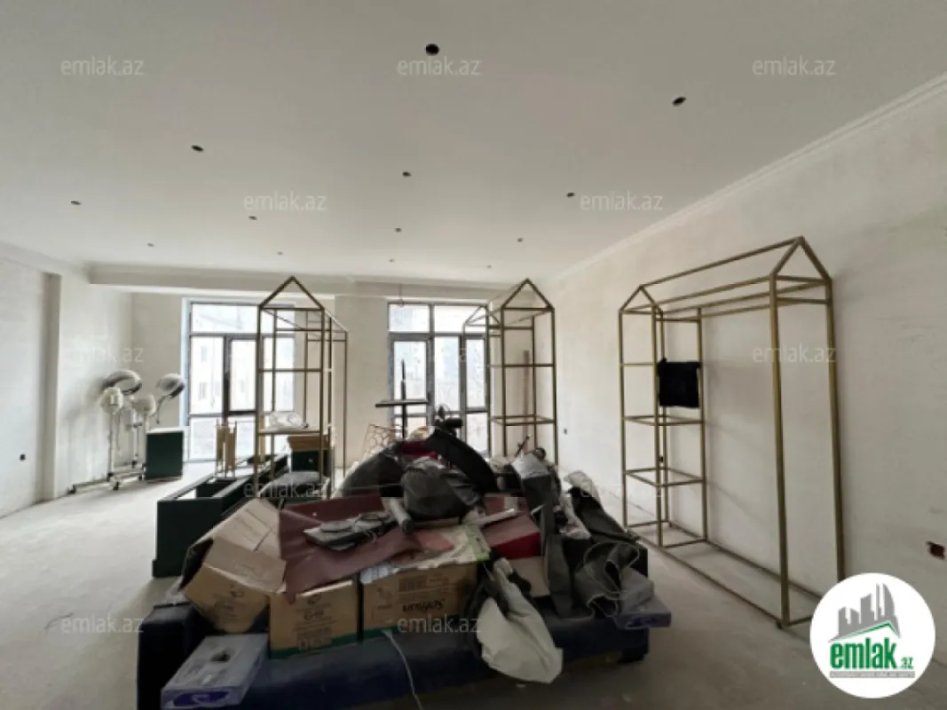 Satılır 4 otaqlı yeni tikili 210 m²