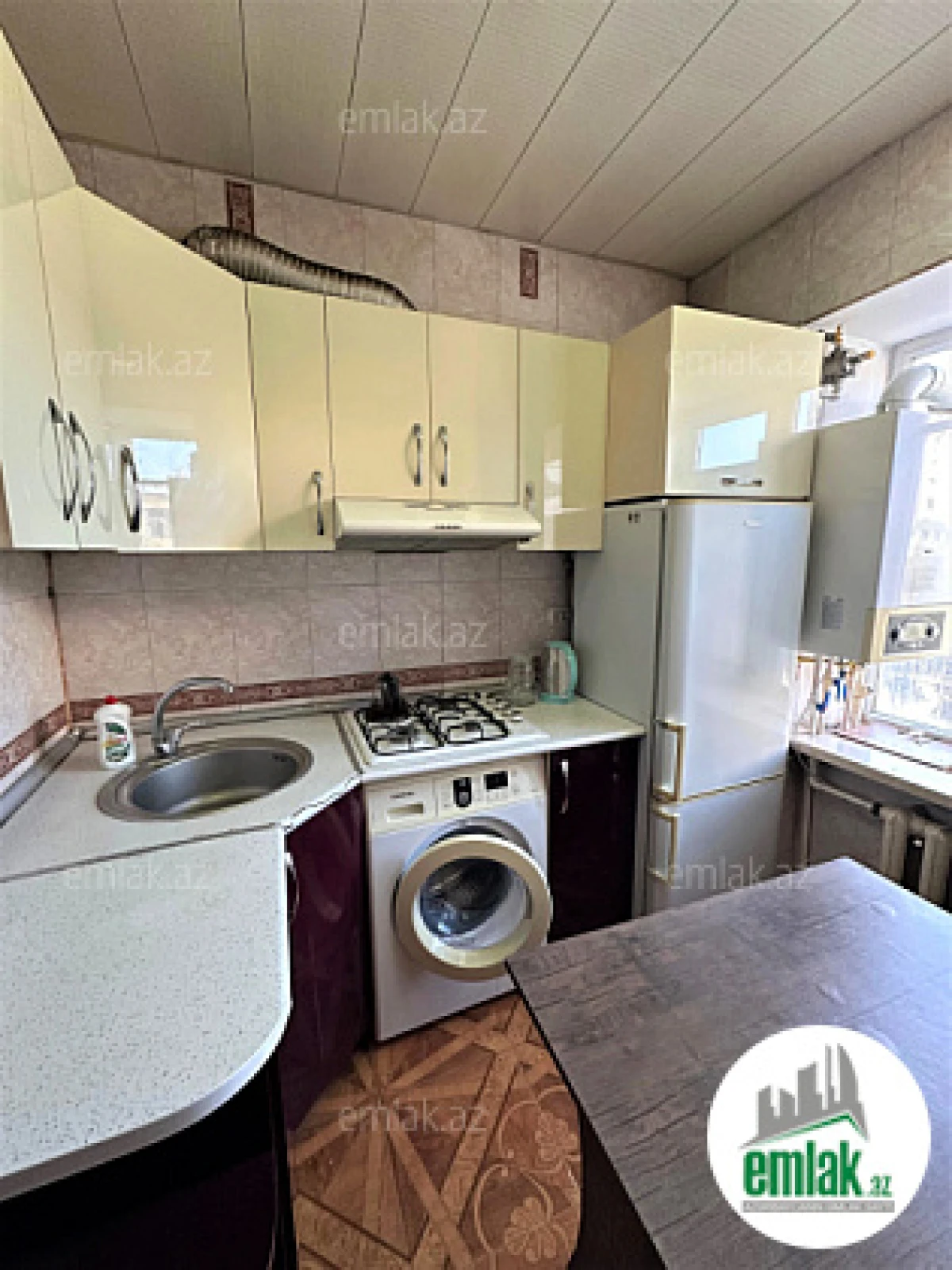 Satılır 2 otaqlı köhnə tikili 50 m²