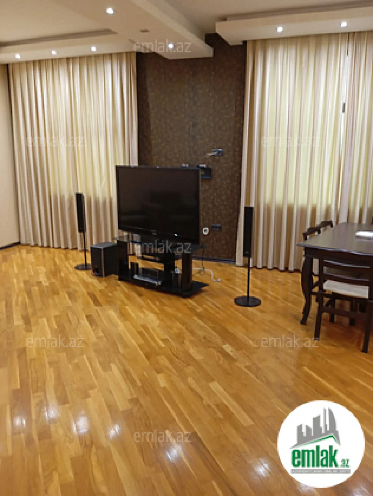 Satılır 2 otaqlı köhnə tikili 80 m²