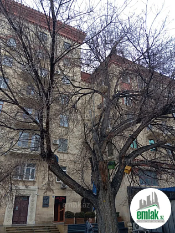 Satılır 2 otaqlı köhnə tikili 80 m²