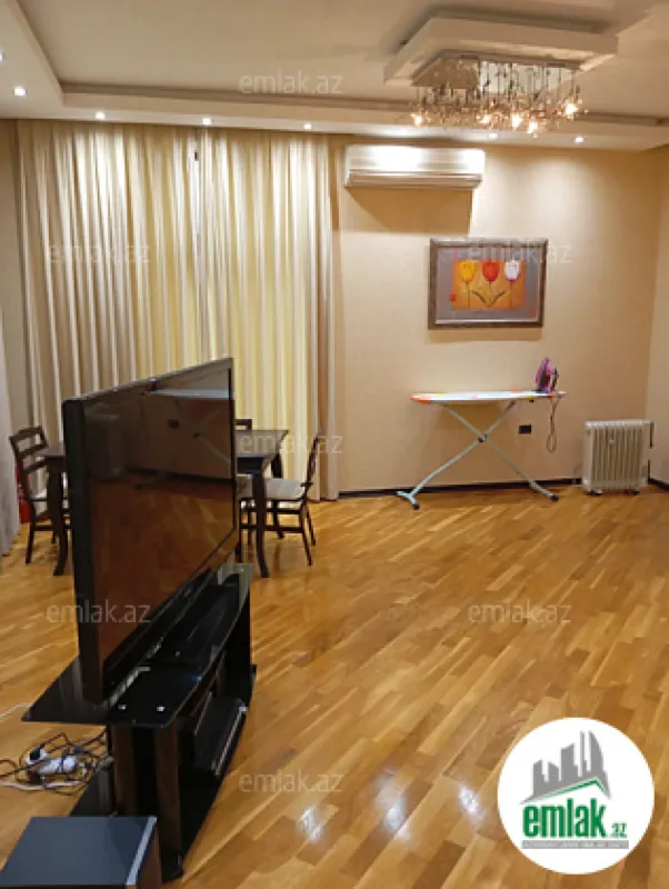 Satılır 2 otaqlı köhnə tikili 80 m²
