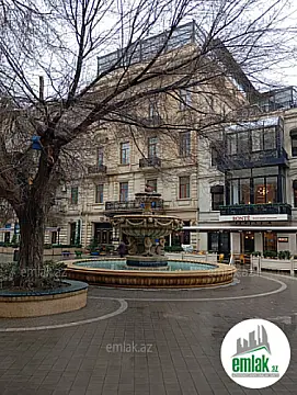 Satılır 2 otaqlı köhnə tikili 80 m²