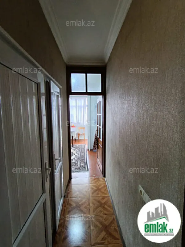 Satılır 4 otaqlı köhnə tikili 100 m²