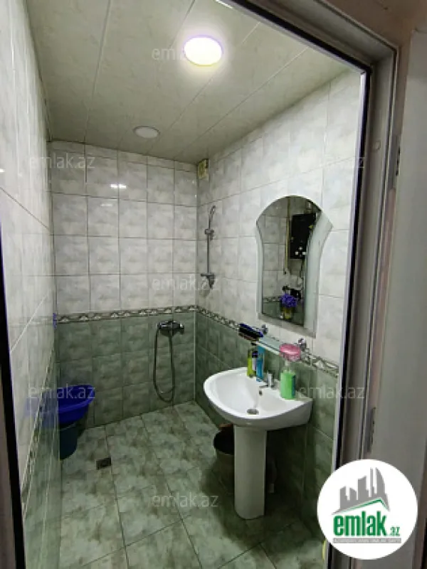 Satılır 4 otaqlı köhnə tikili 100 m²