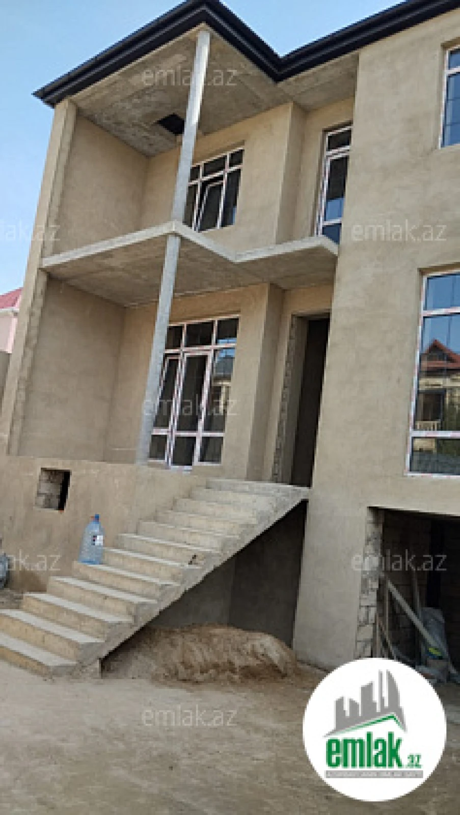 Satılır 5 otaqlı həyət evi 220 m²