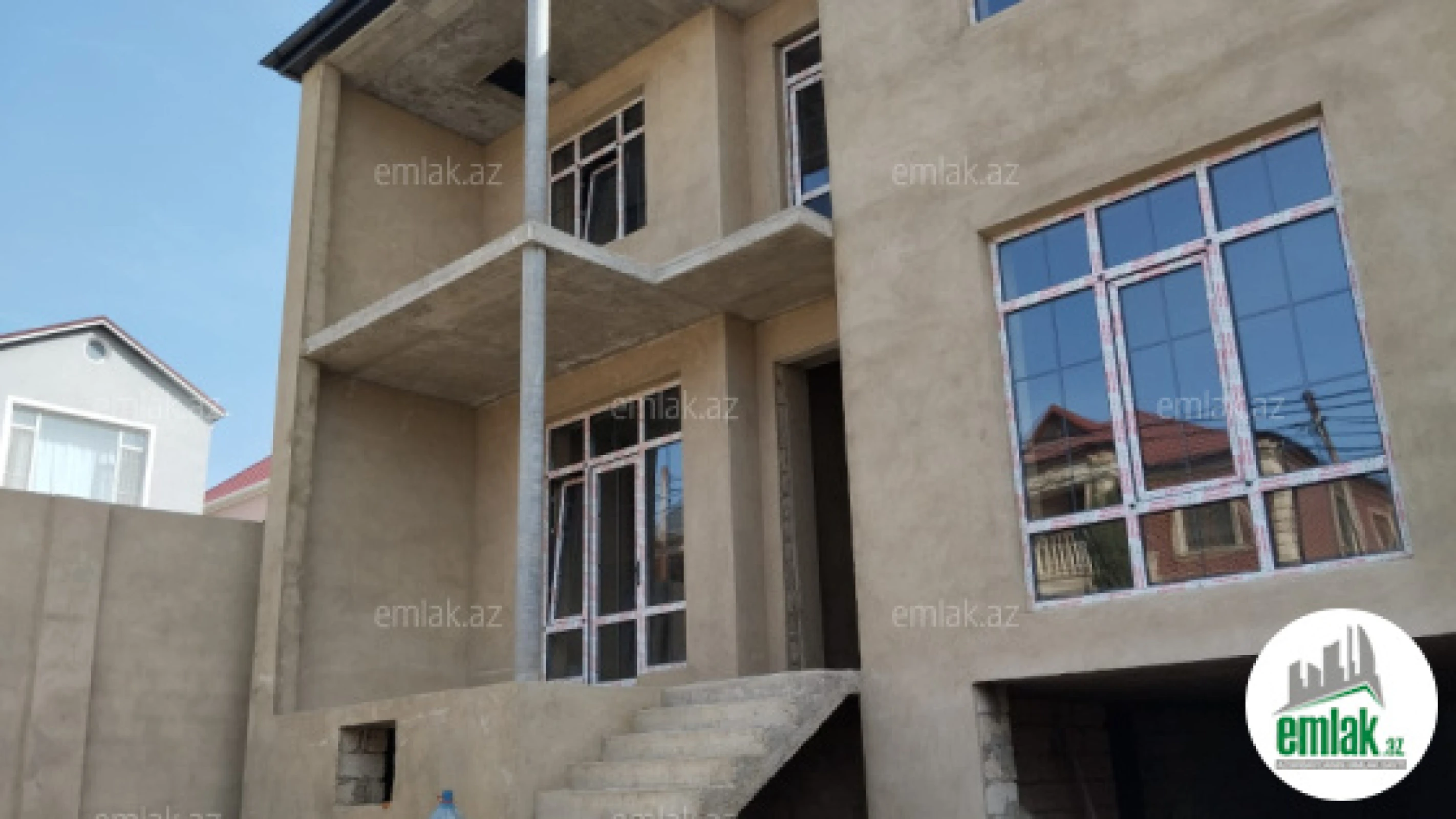 Satılır 5 otaqlı həyət evi 220 m²