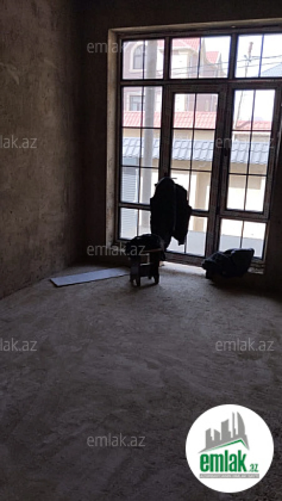 Satılır 5 otaqlı həyət evi 220 m²