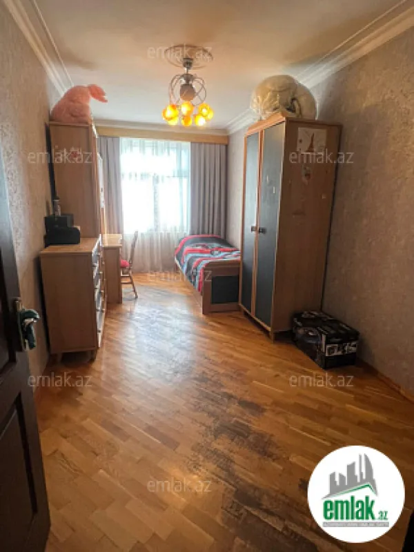Satılır 3 otaqlı köhnə tikili 80 m²