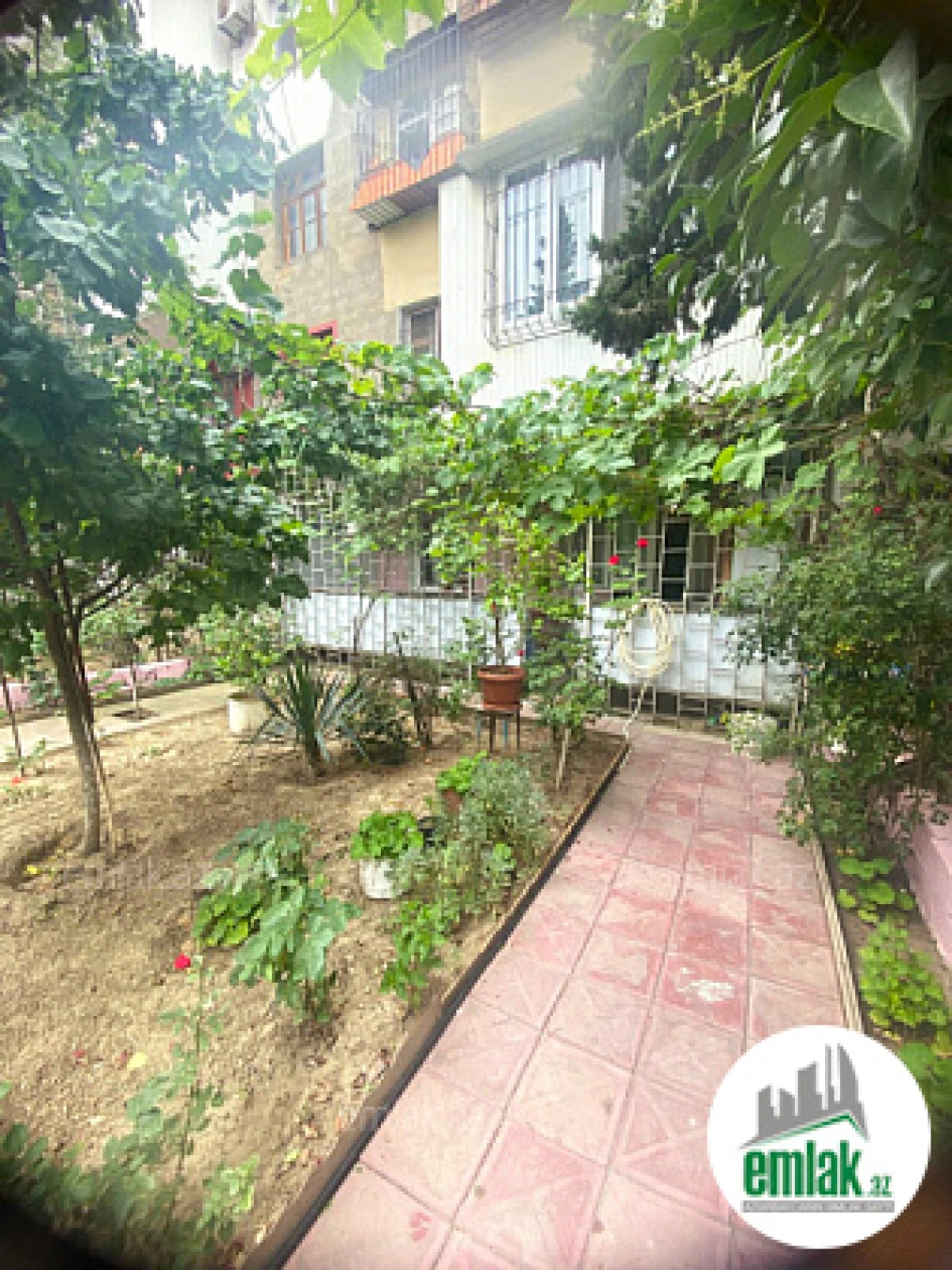 Satılır 3 otaqlı köhnə tikili 90 m²