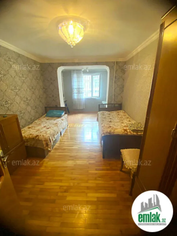 Satılır 3 otaqlı köhnə tikili 90 m²