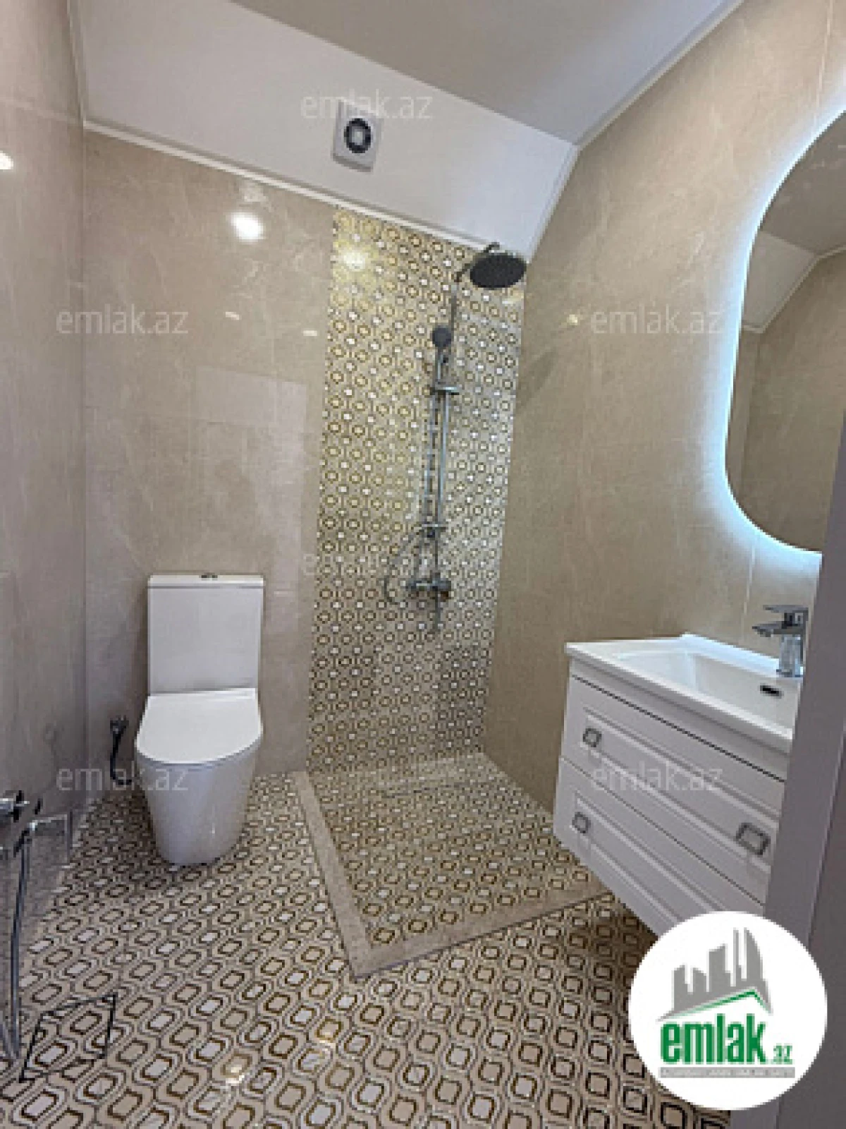 Satılır 5 otaqlı həyət evi 220 m²
