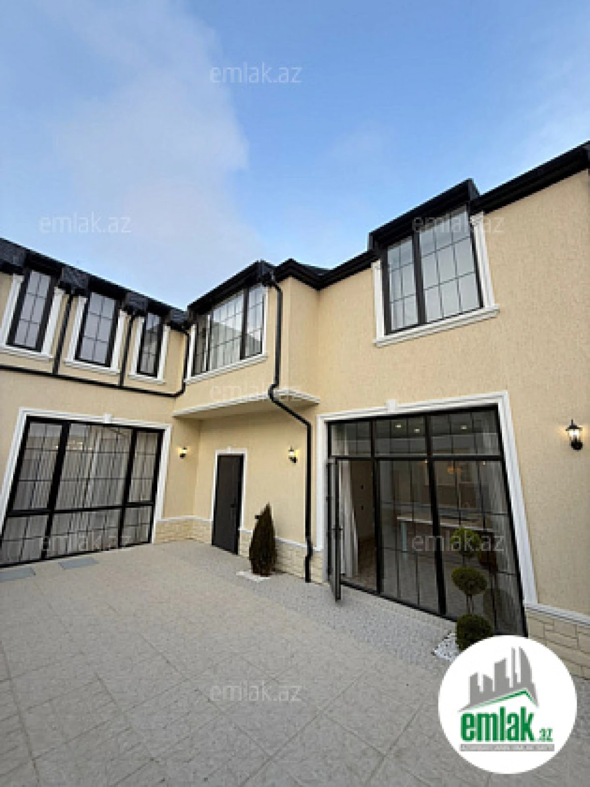 Satılır 5 otaqlı həyət evi 220 m²