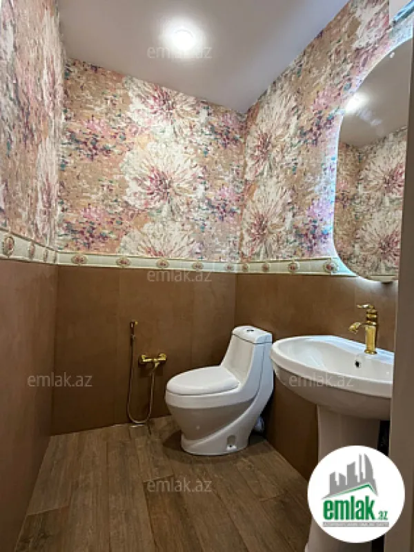 Satılır 5 otaqlı həyət evi 220 m²