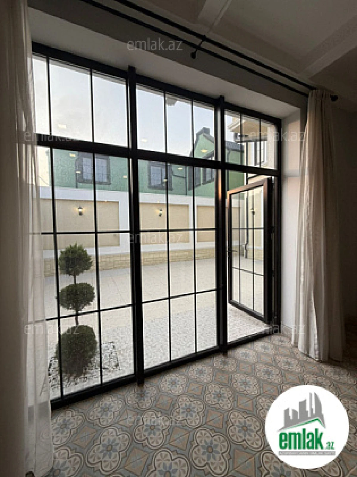 Satılır 5 otaqlı həyət evi 220 m²