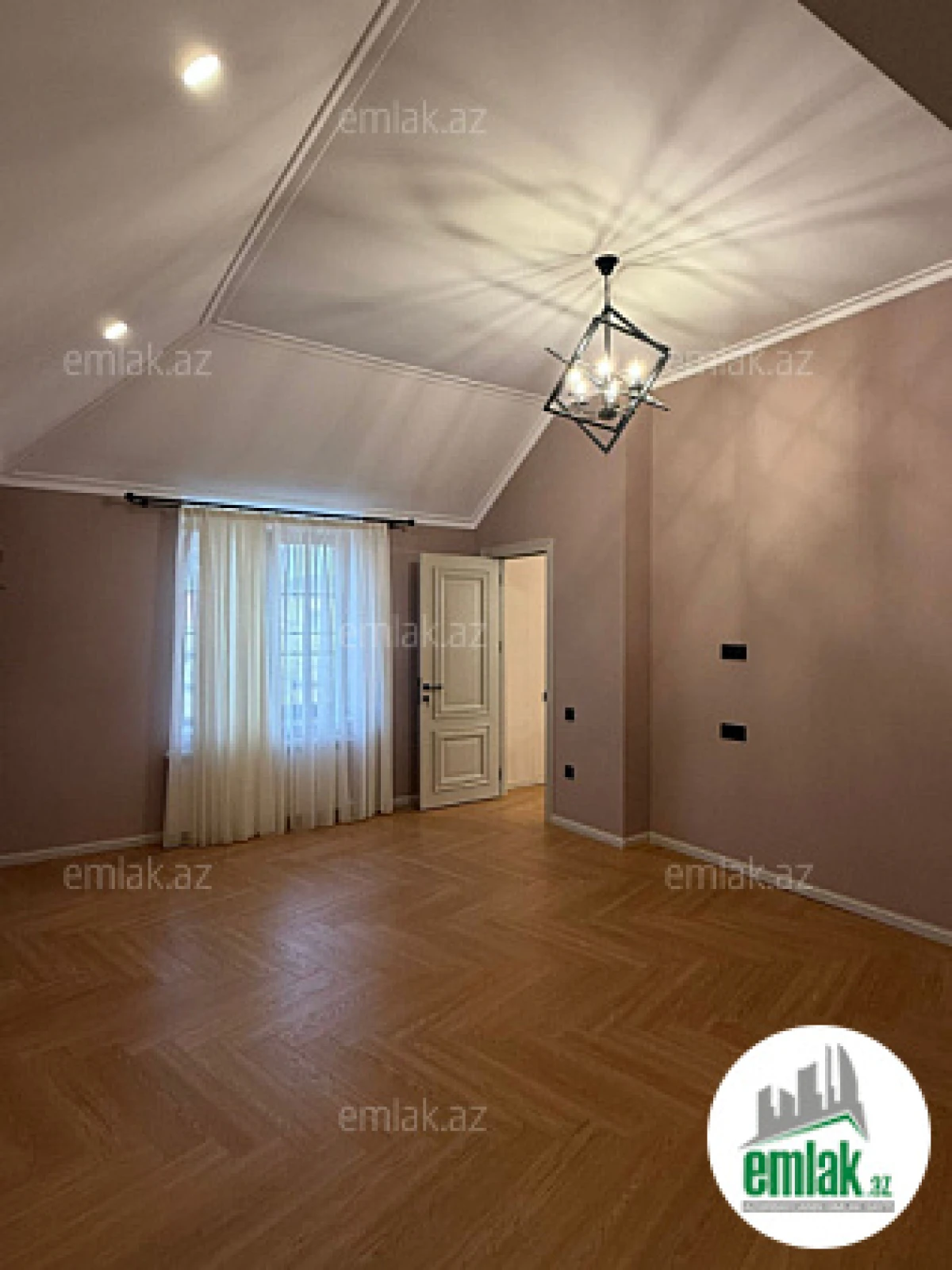 Satılır 5 otaqlı həyət evi 220 m²