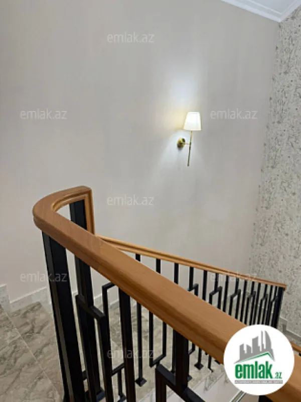 Satılır 5 otaqlı həyət evi 220 m²