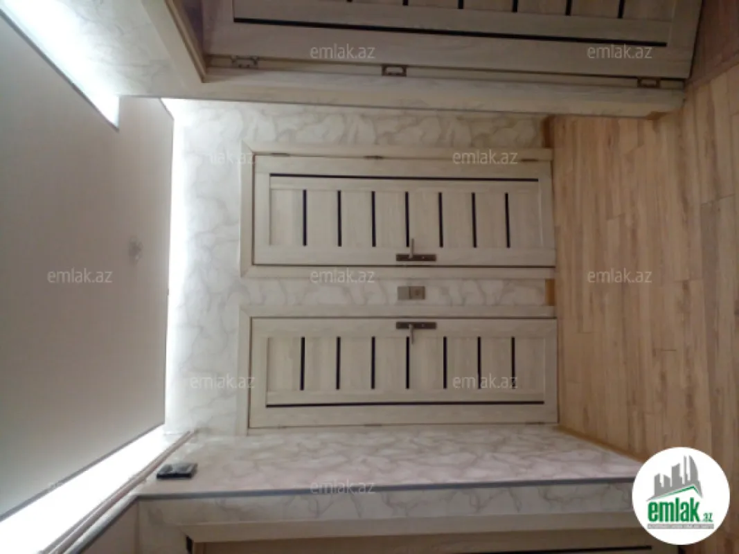 Satılır 3 otaqlı köhnə tikili 80 m²