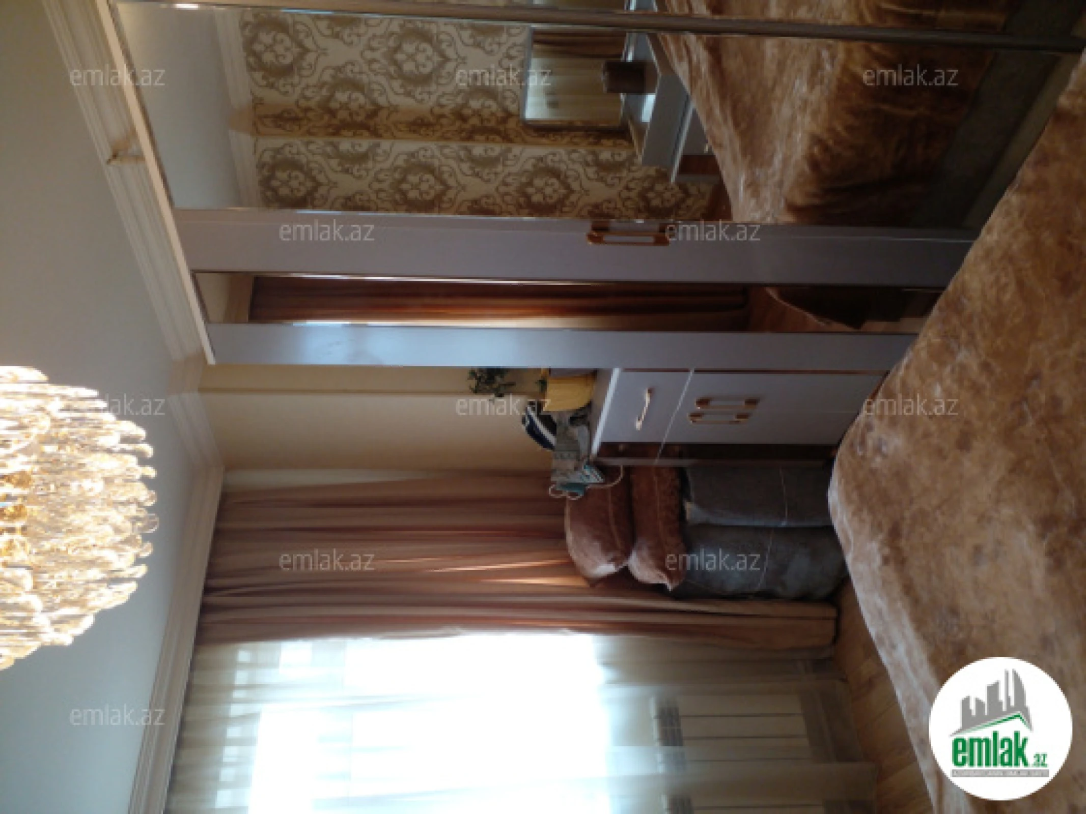 Satılır 3 otaqlı köhnə tikili 80 m²