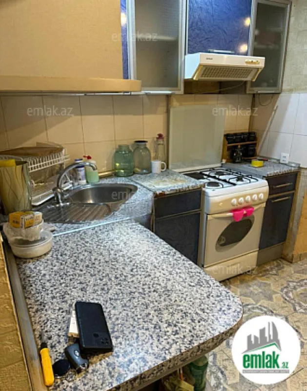 Satılır 2 otaqlı köhnə tikili 50 m²