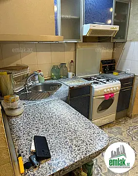 Satılır 2 otaqlı köhnə tikili 50 m²