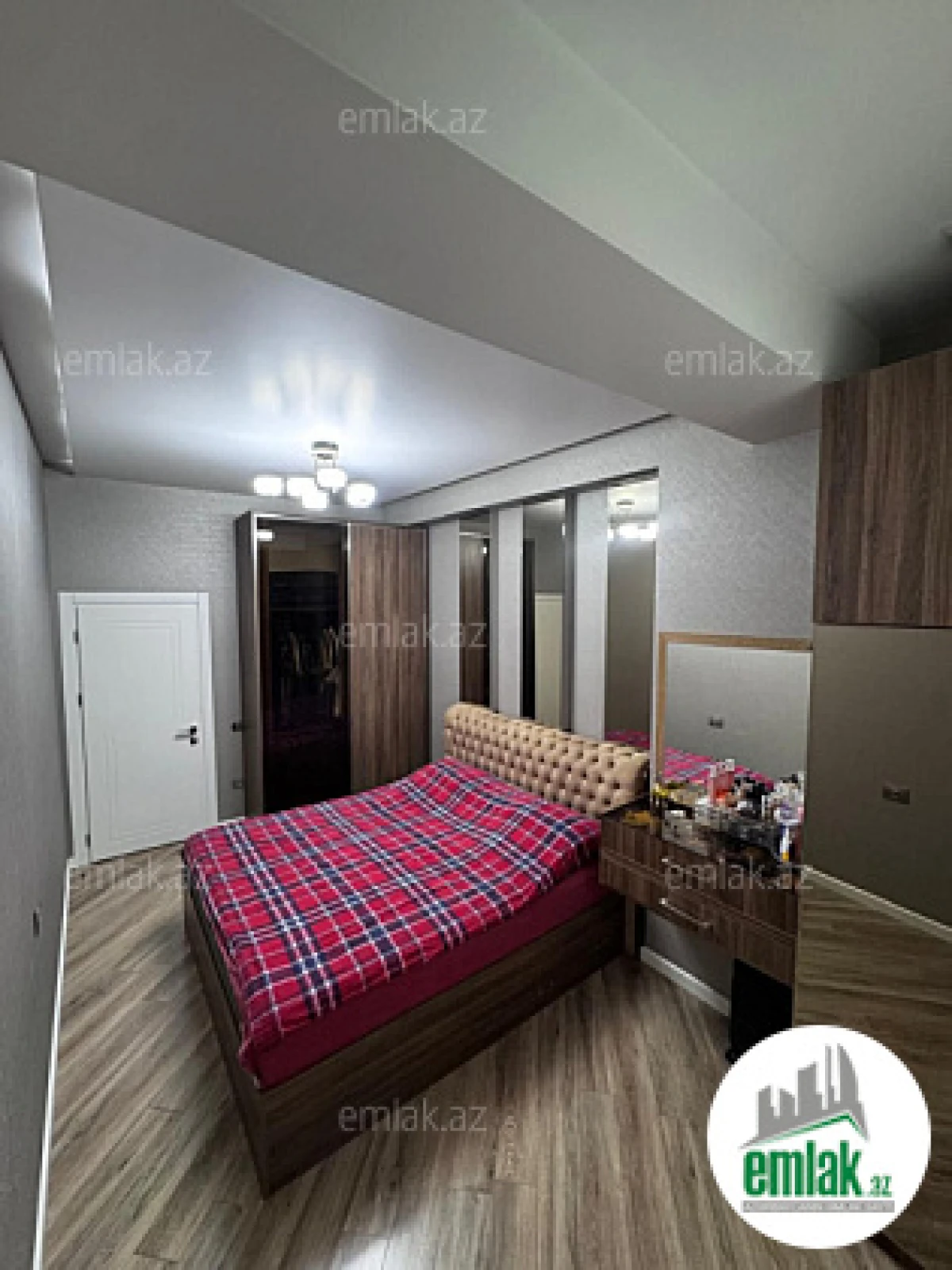 Satılır 3 otaqlı yeni tikili 100 m²