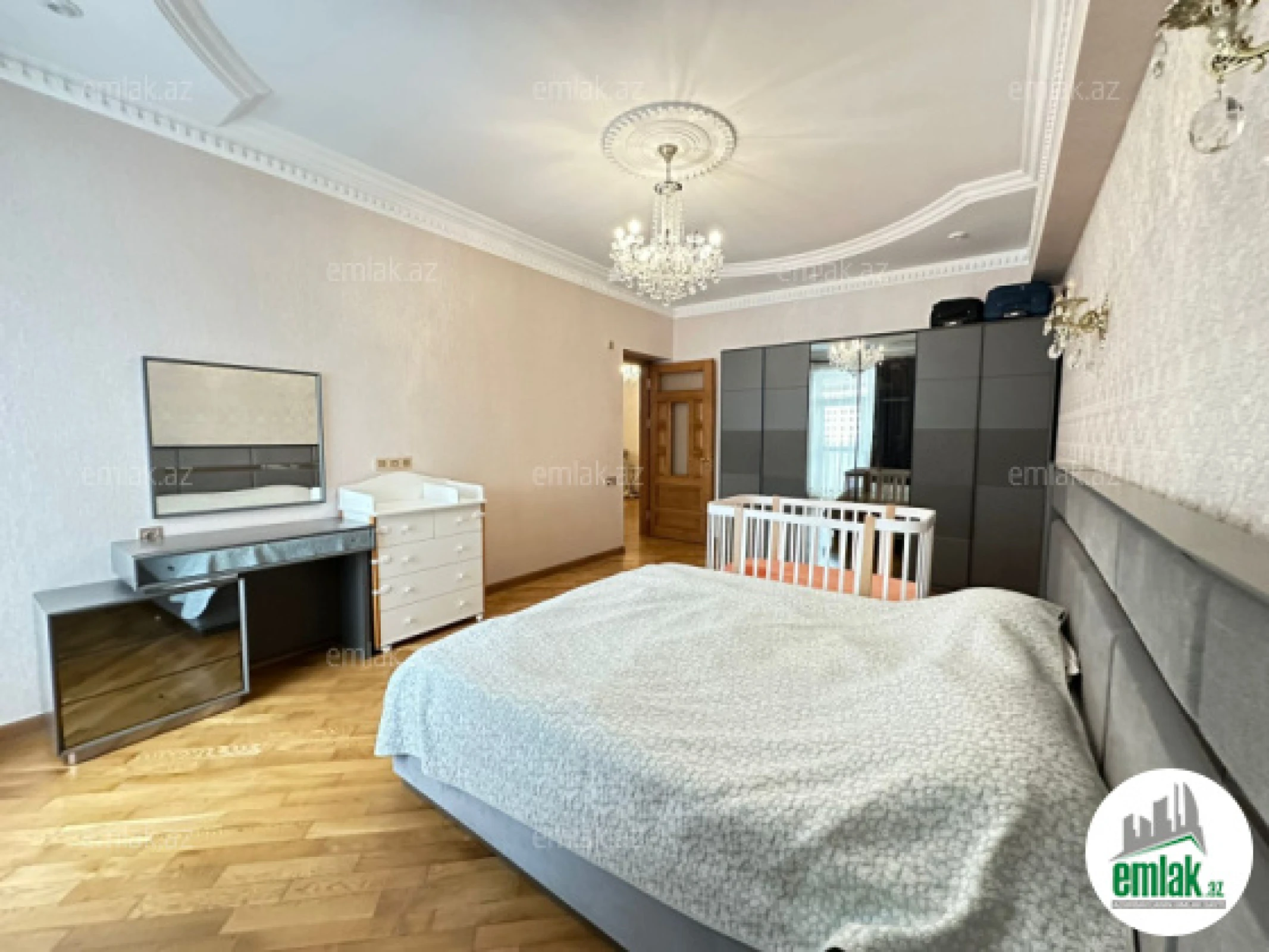 Satılır 4 otaqlı yeni tikili 175 m²