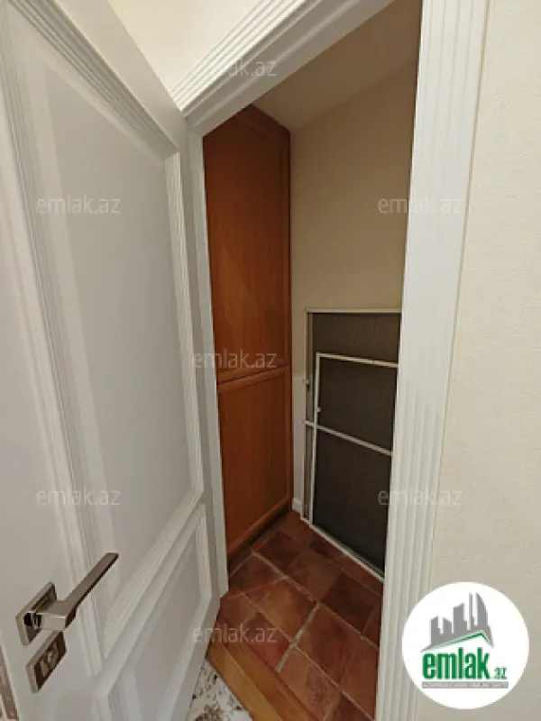Satılır 4 otaqlı yeni tikili 220 m²