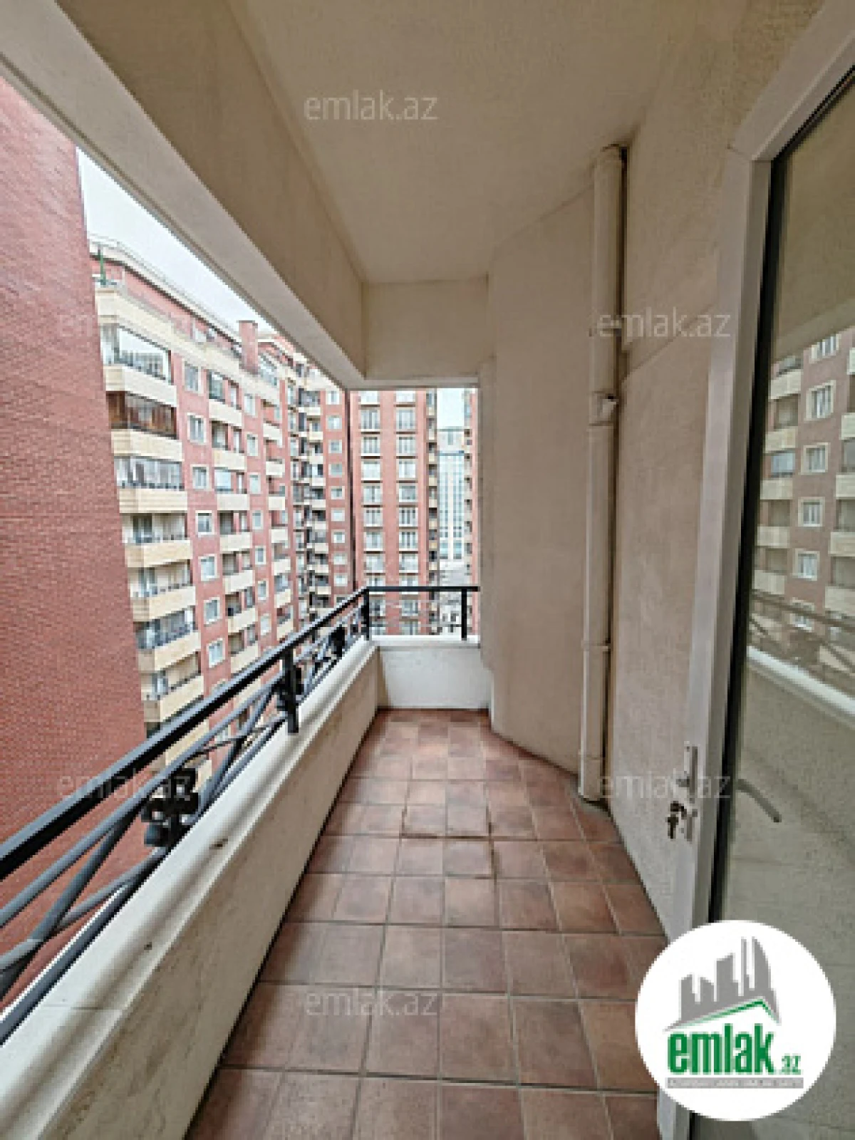 Satılır 4 otaqlı yeni tikili 220 m²