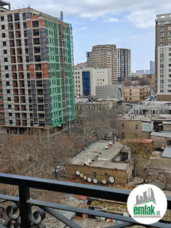 Satılır 4 otaqlı yeni tikili 220 m²