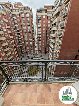 Satılır 4 otaqlı yeni tikili 220 m²