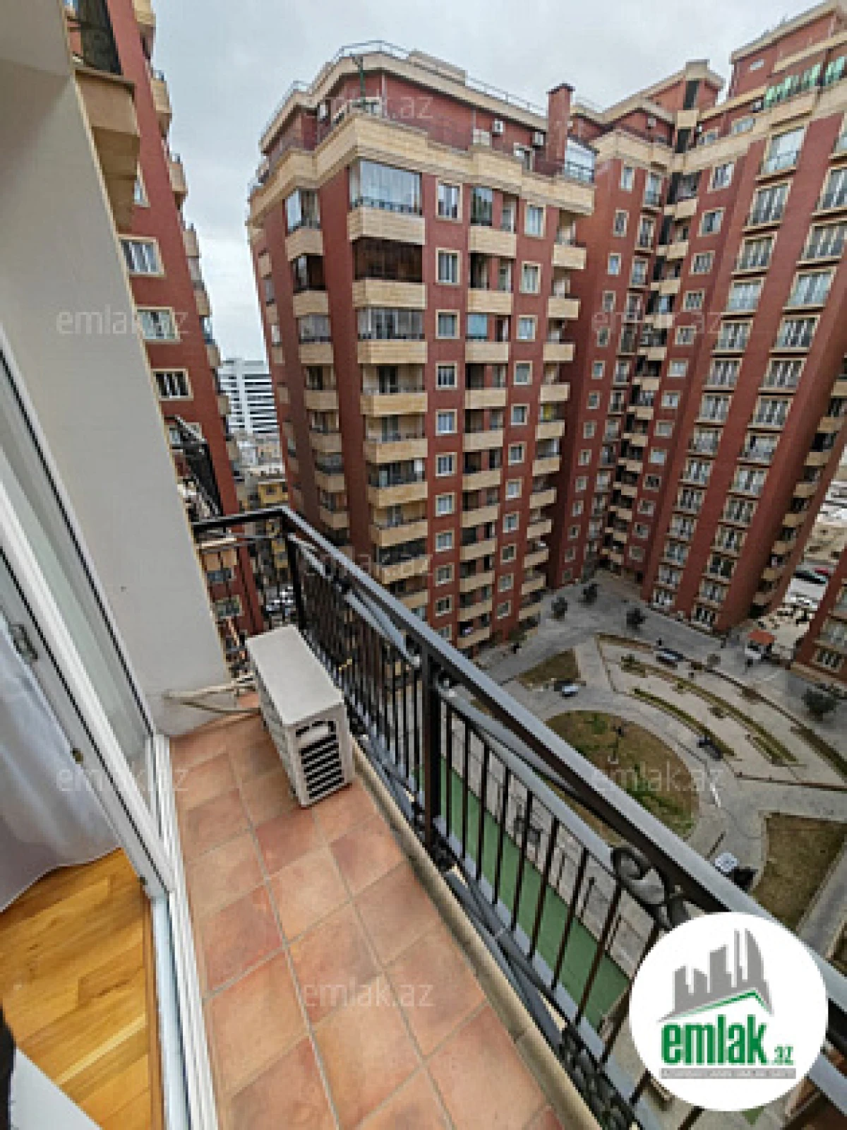 Satılır 4 otaqlı yeni tikili 220 m²