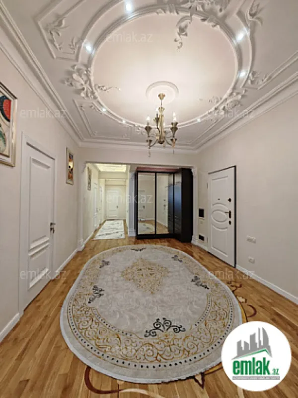 Satılır 4 otaqlı yeni tikili 220 m²