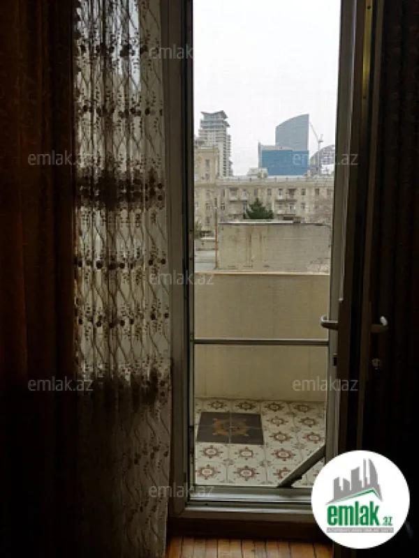 Satılır 3 otaqlı köhnə tikili 85 m²