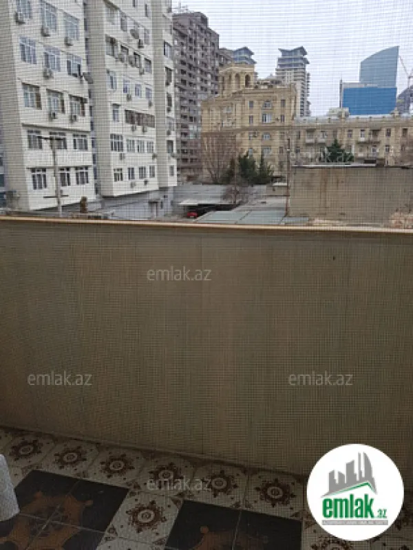 Satılır 3 otaqlı köhnə tikili 85 m²