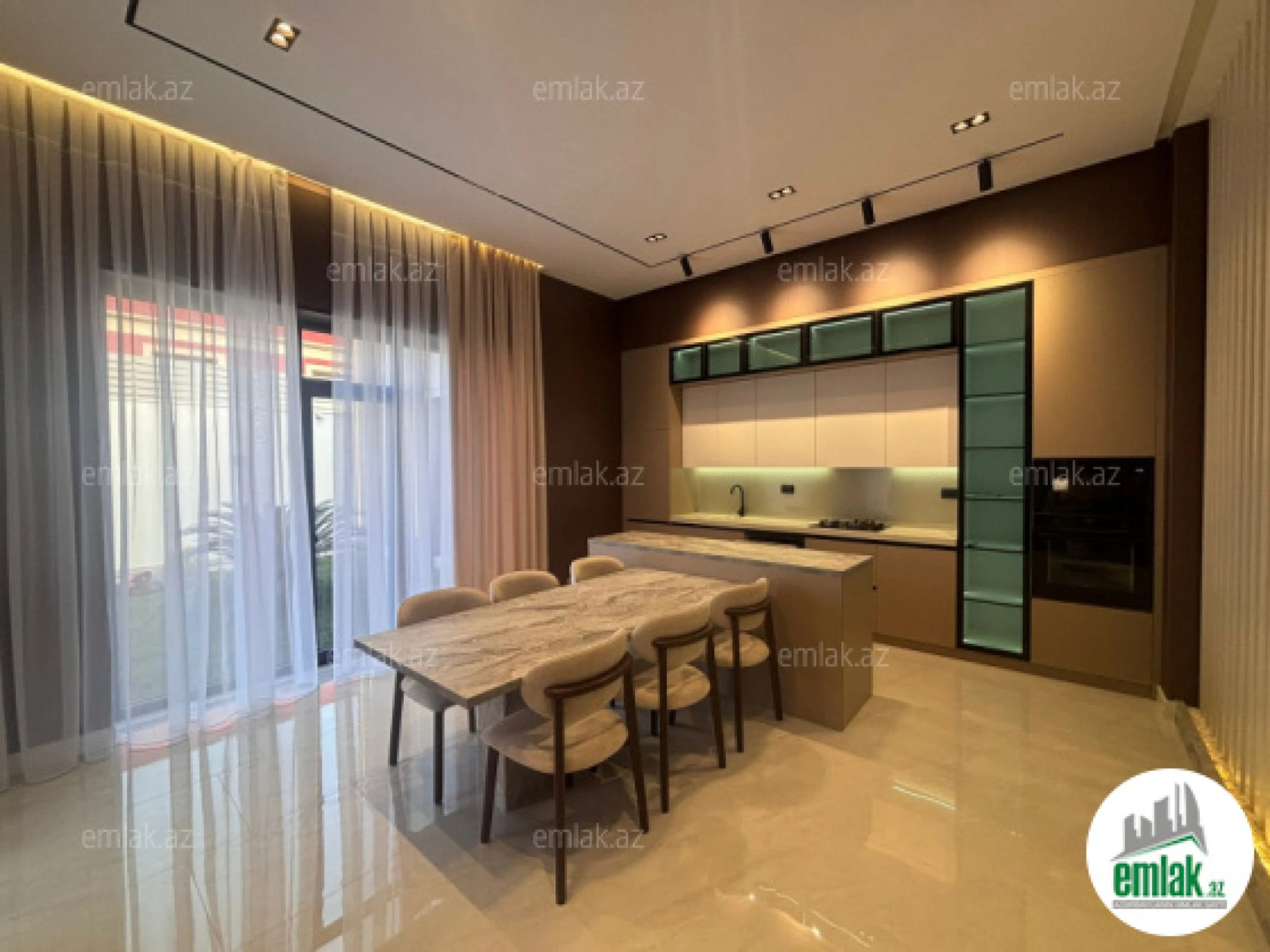 Satılır 5 otaqlı mənzil 250 m²