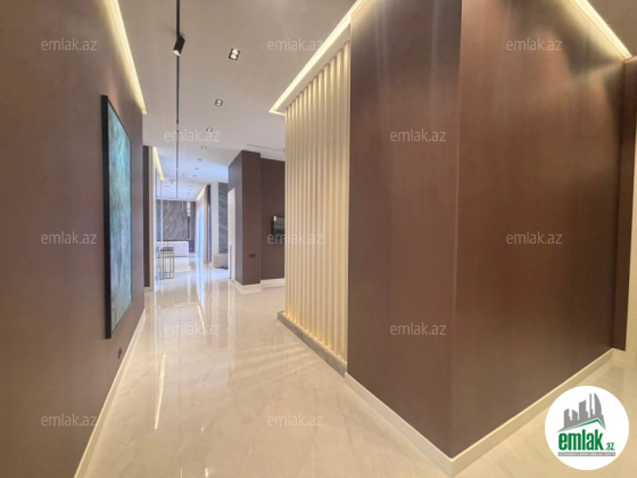 Satılır 5 otaqlı mənzil 250 m²
