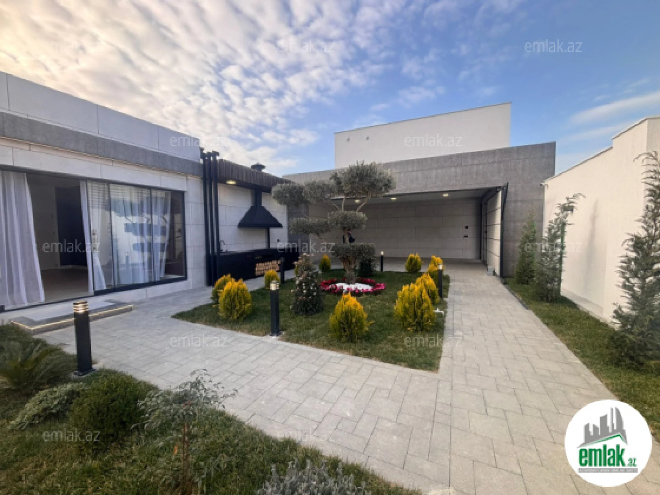 Satılır 5 otaqlı mənzil 250 m²