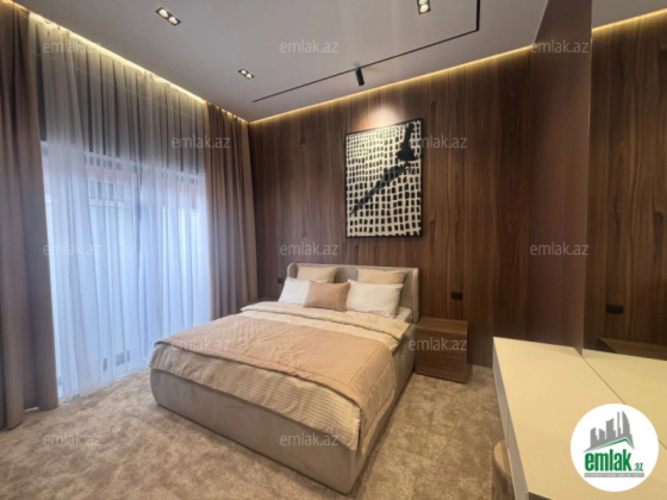 Satılır 5 otaqlı mənzil 250 m²