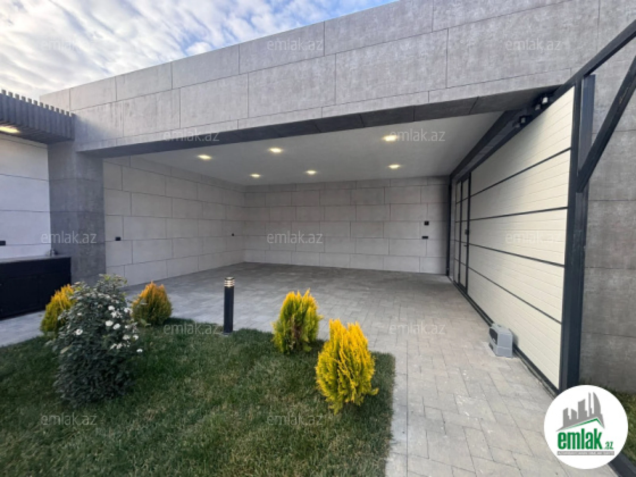 Satılır 5 otaqlı mənzil 250 m²