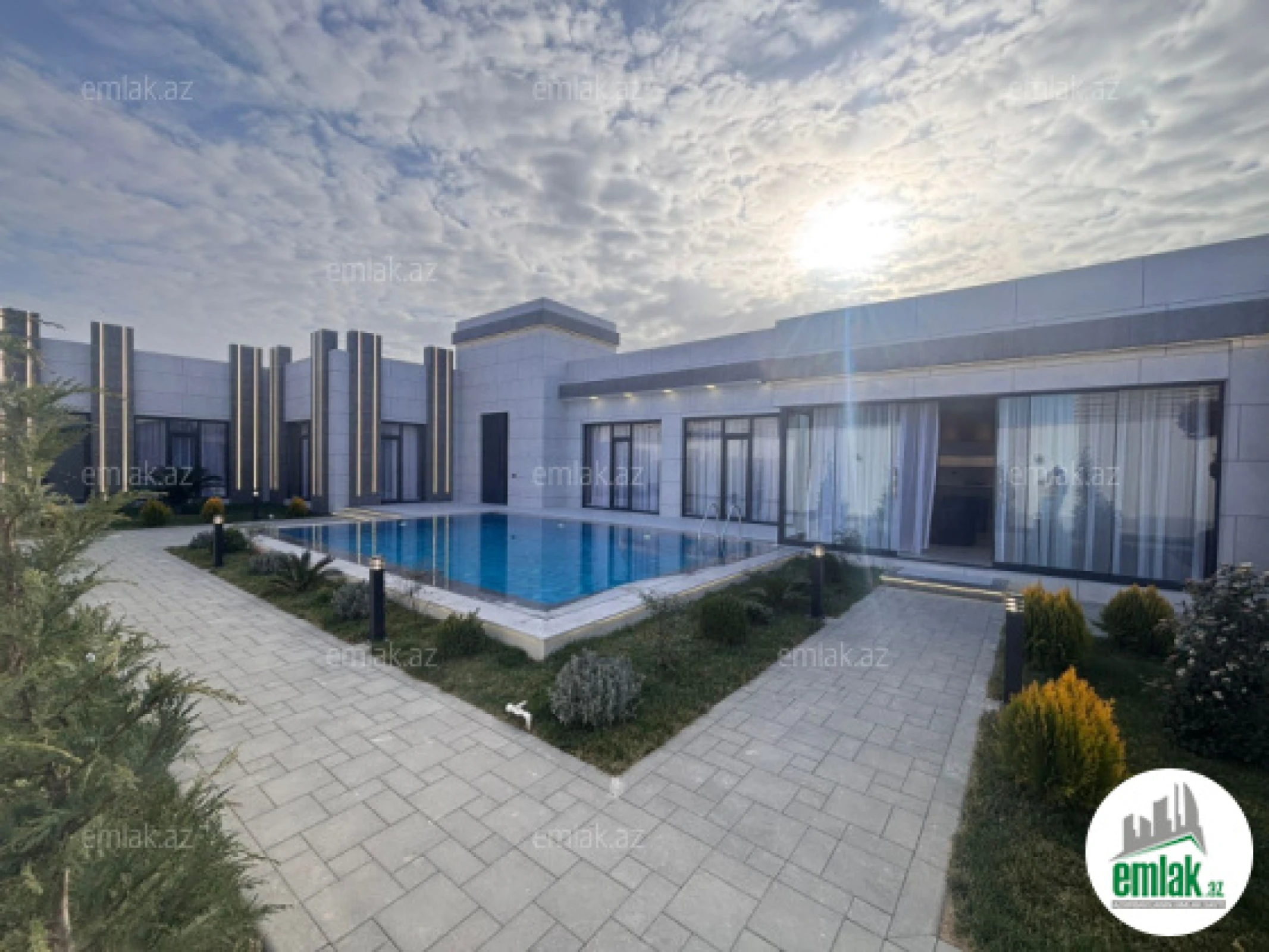 Satılır 5 otaqlı mənzil 250 m²