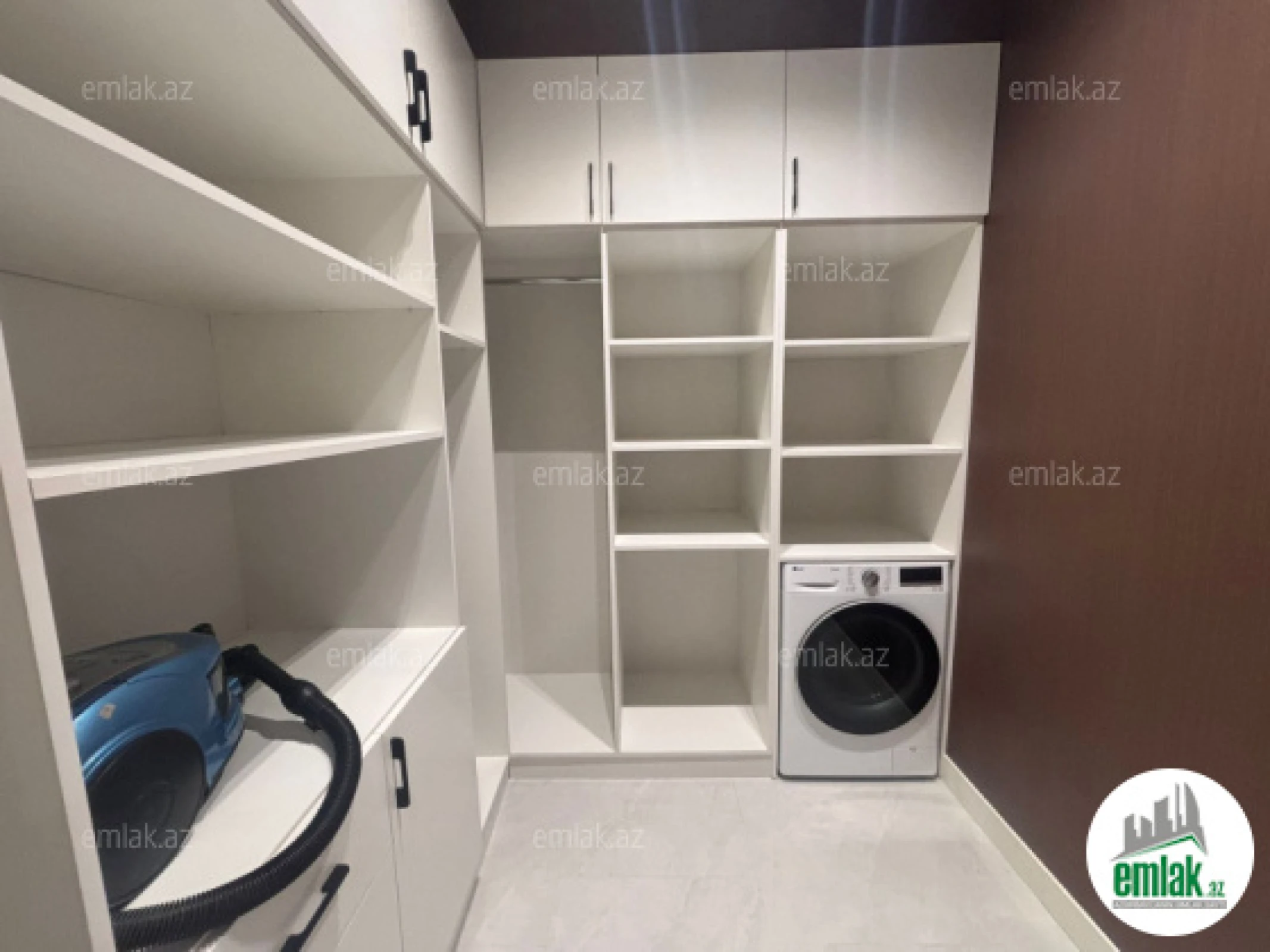 Satılır 5 otaqlı mənzil 250 m²