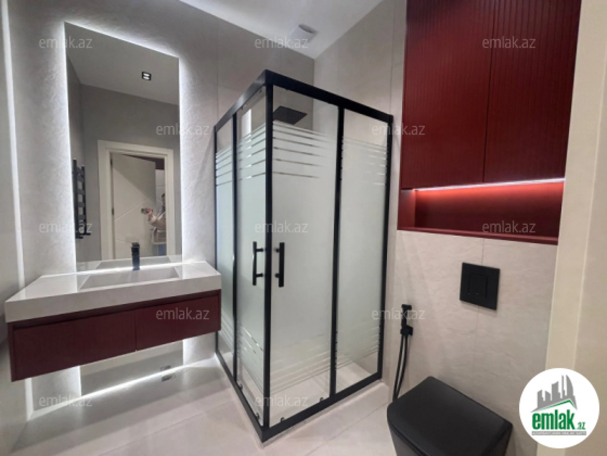 Satılır 5 otaqlı mənzil 250 m²