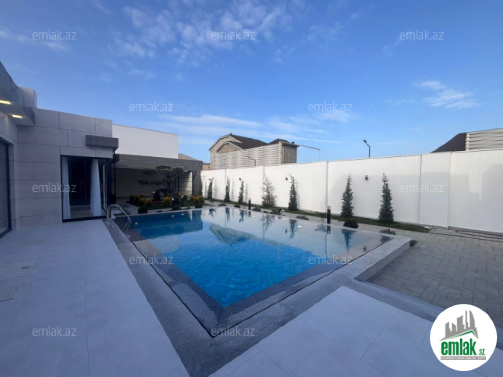 Satılır 5 otaqlı mənzil 250 m²