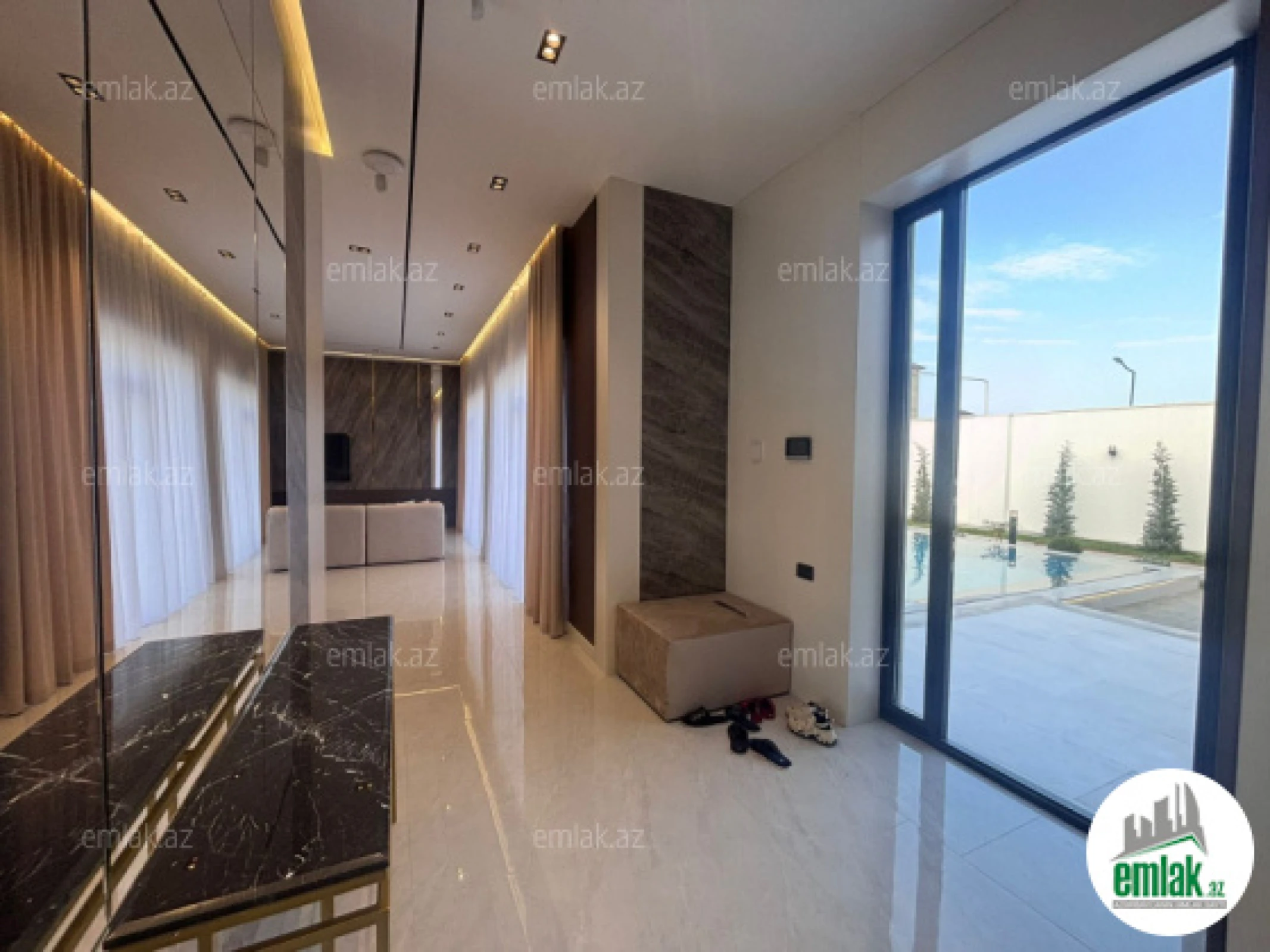 Satılır 5 otaqlı mənzil 250 m²