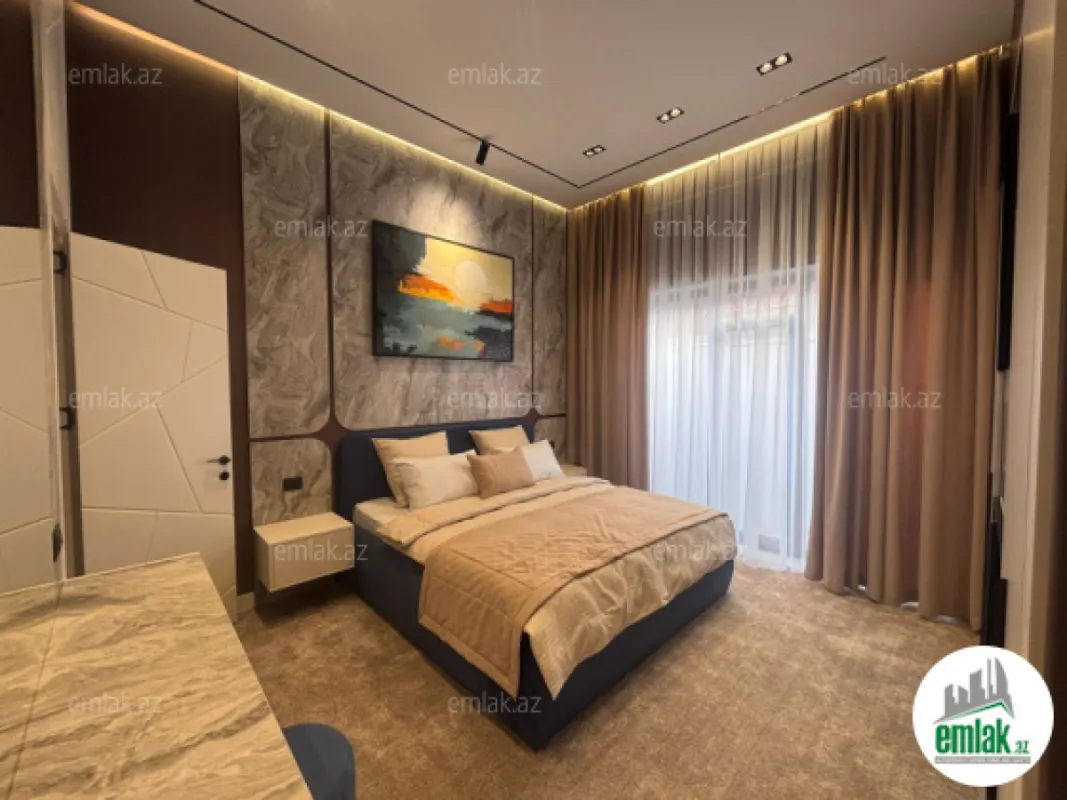 Satılır 5 otaqlı mənzil 250 m²