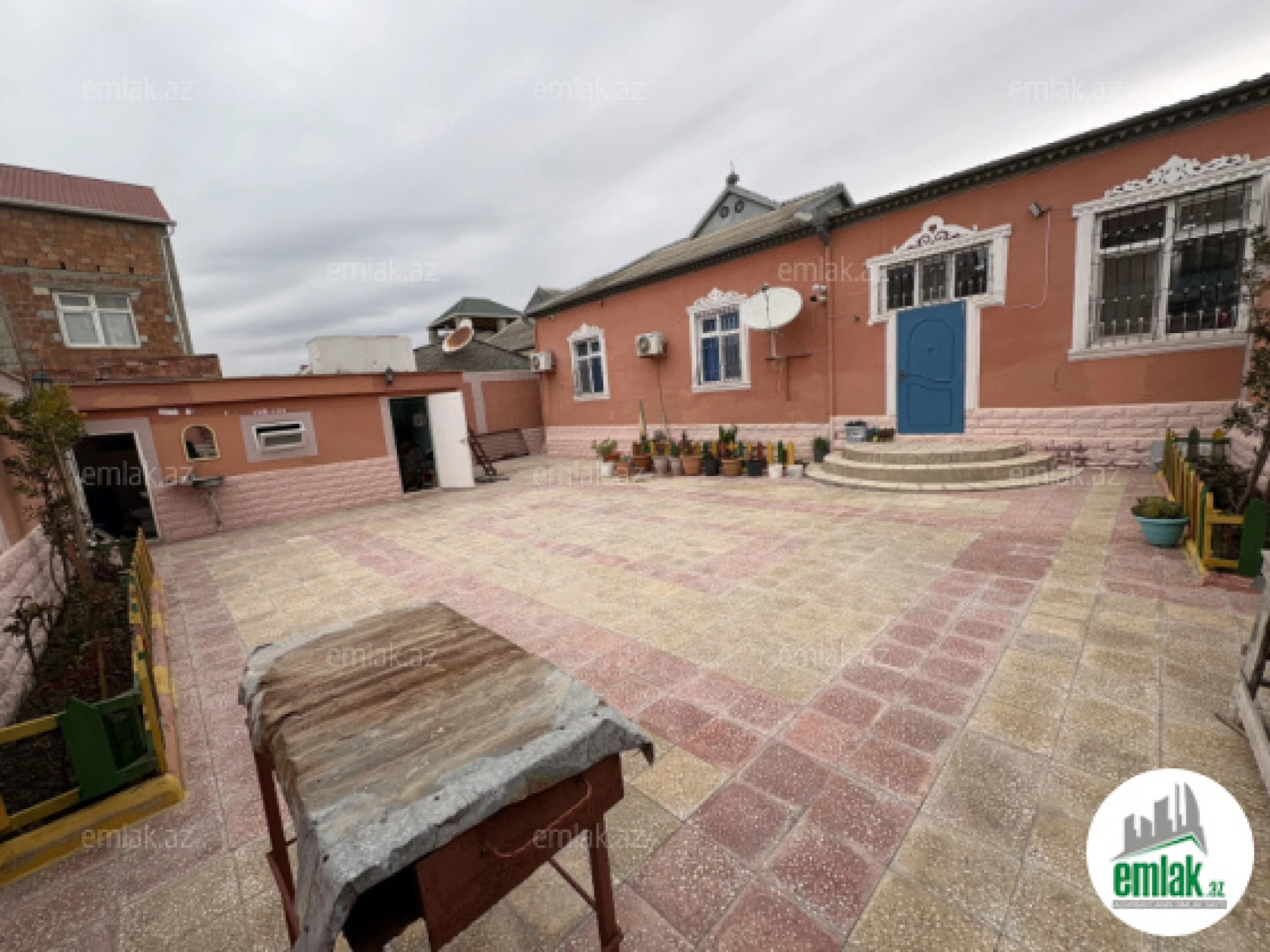 Satılır 5 otaqlı həyət evi 200 m²