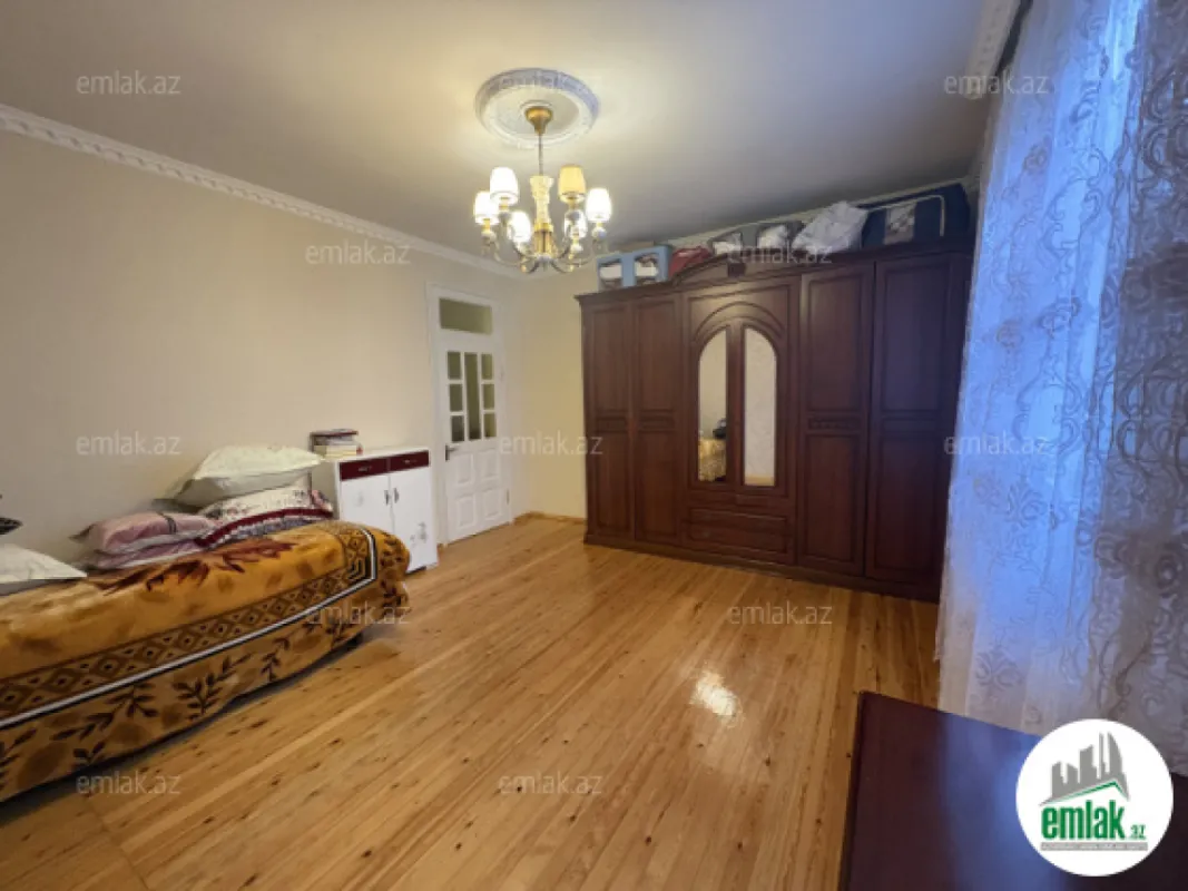 Satılır 5 otaqlı həyət evi 200 m²