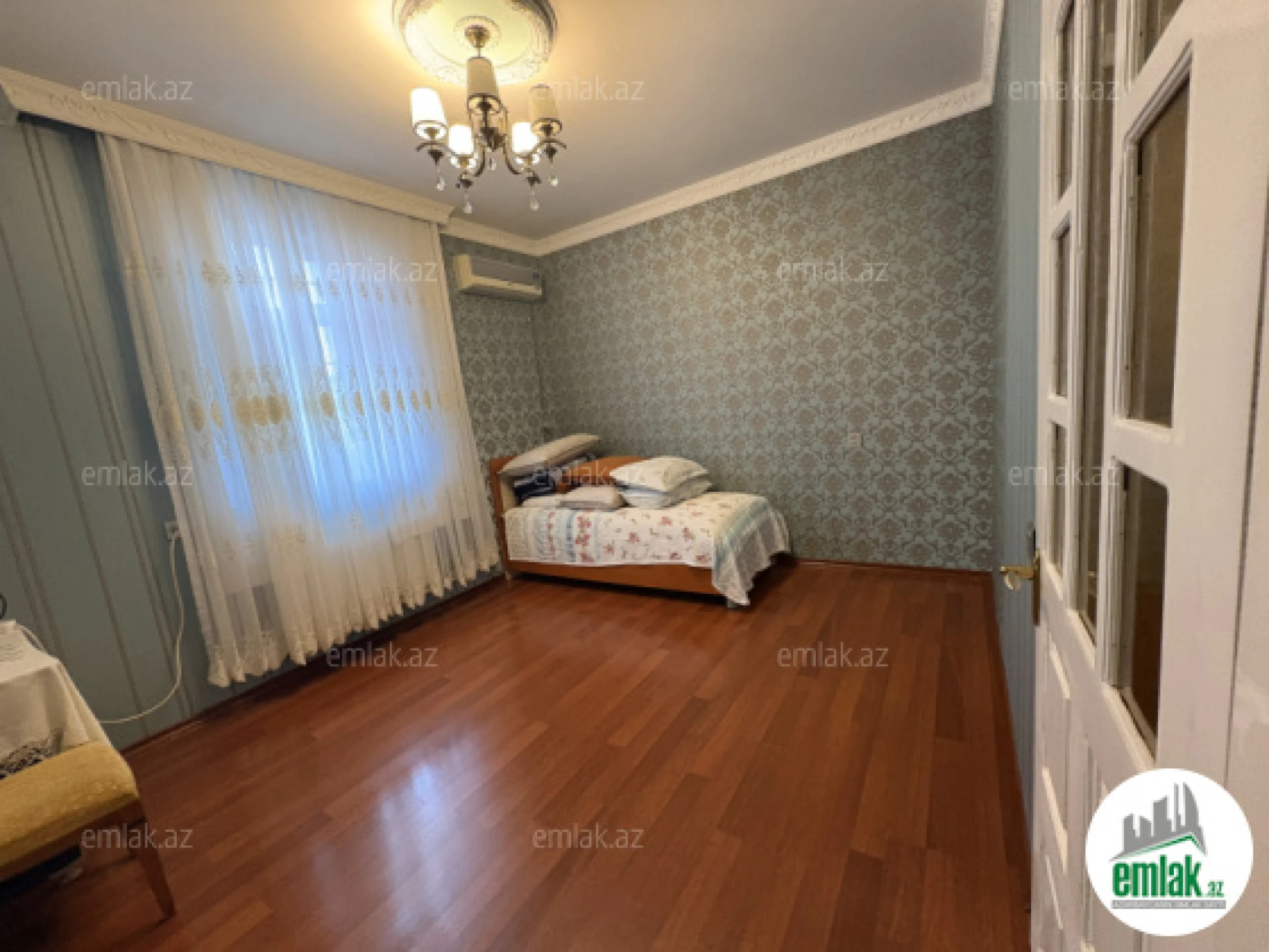 Satılır 5 otaqlı həyət evi 200 m²