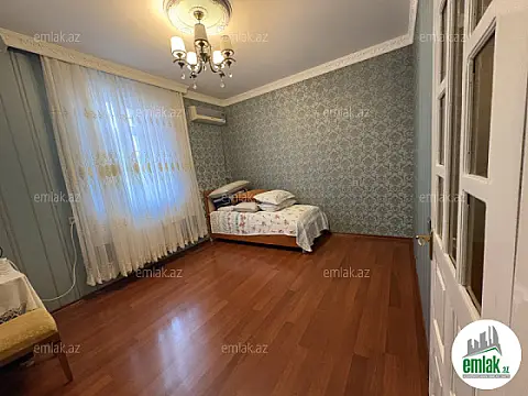 Satılır 5 otaqlı həyət evi 200 m²
